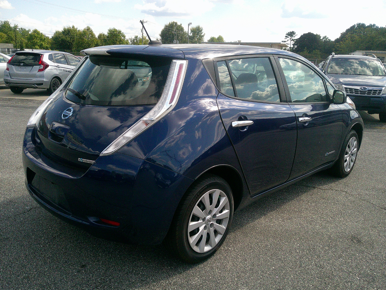 Nissan Leaf S Hatchback 2017 Nissan Leaf S Hatchback 2017