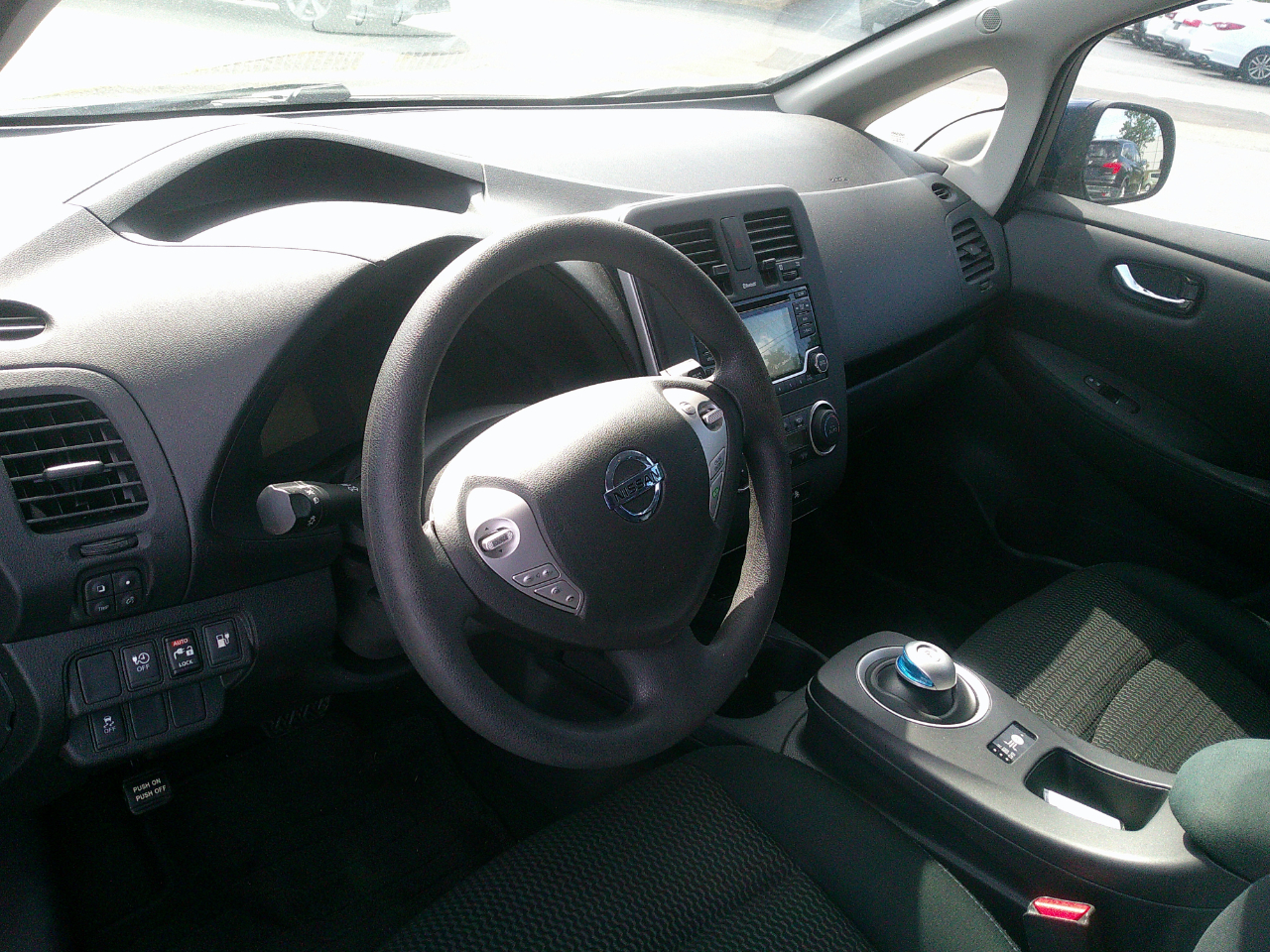 Nissan Leaf S Hatchback 2017 Nissan Leaf S Hatchback 2017