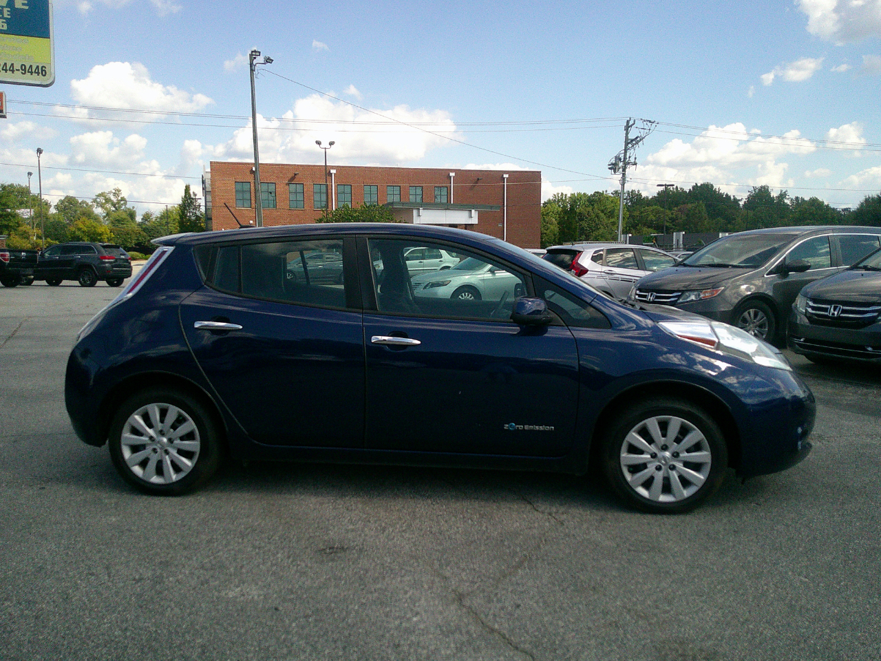 Nissan Leaf S Hatchback 2017 Nissan Leaf S Hatchback 2017