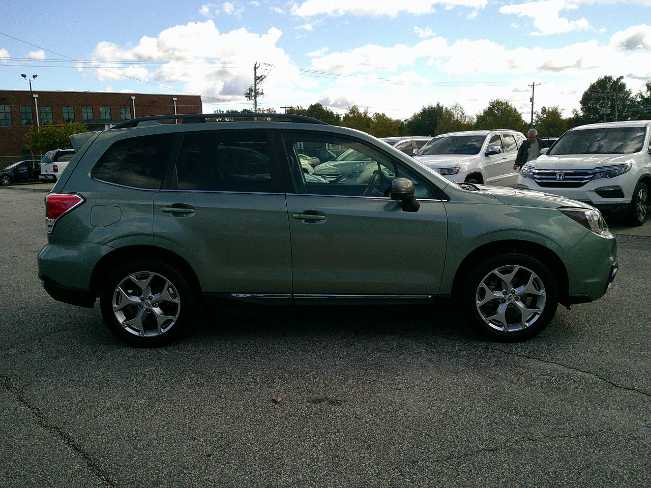 Subaru Forester 2.5i Touring CVT 2017 Subaru Forester 2.5i Touring CVT 2017