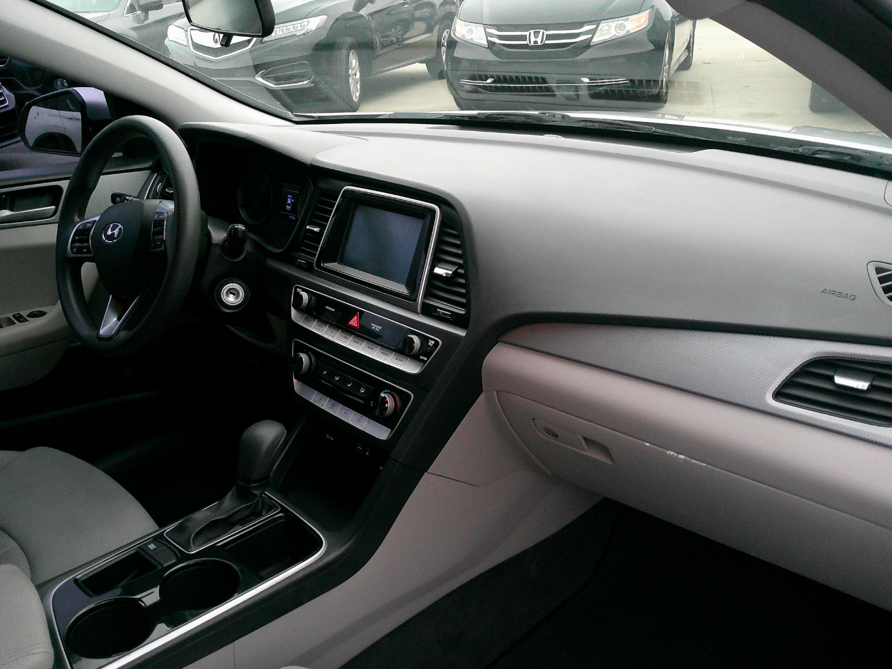 Hyundai Sonata SE 2.4L 2018