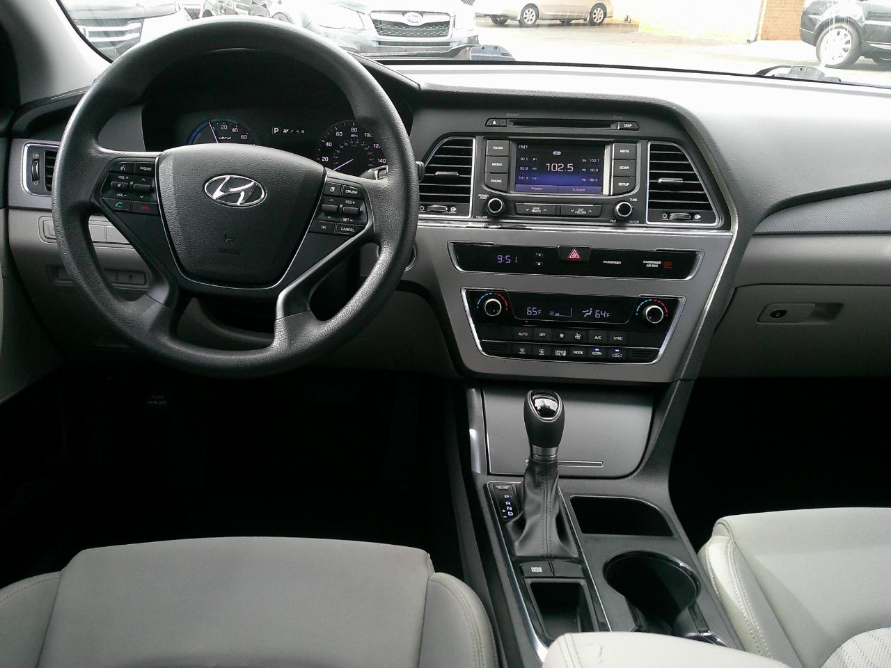 Hyundai Sonata Hybrid 4dr Sdn SE 2016