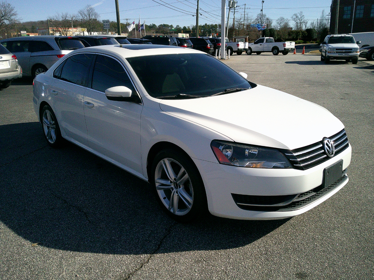 Volkswagen Passat 4dr Sdn 1.8T Auto SE w/Sunroof & Nav 2014