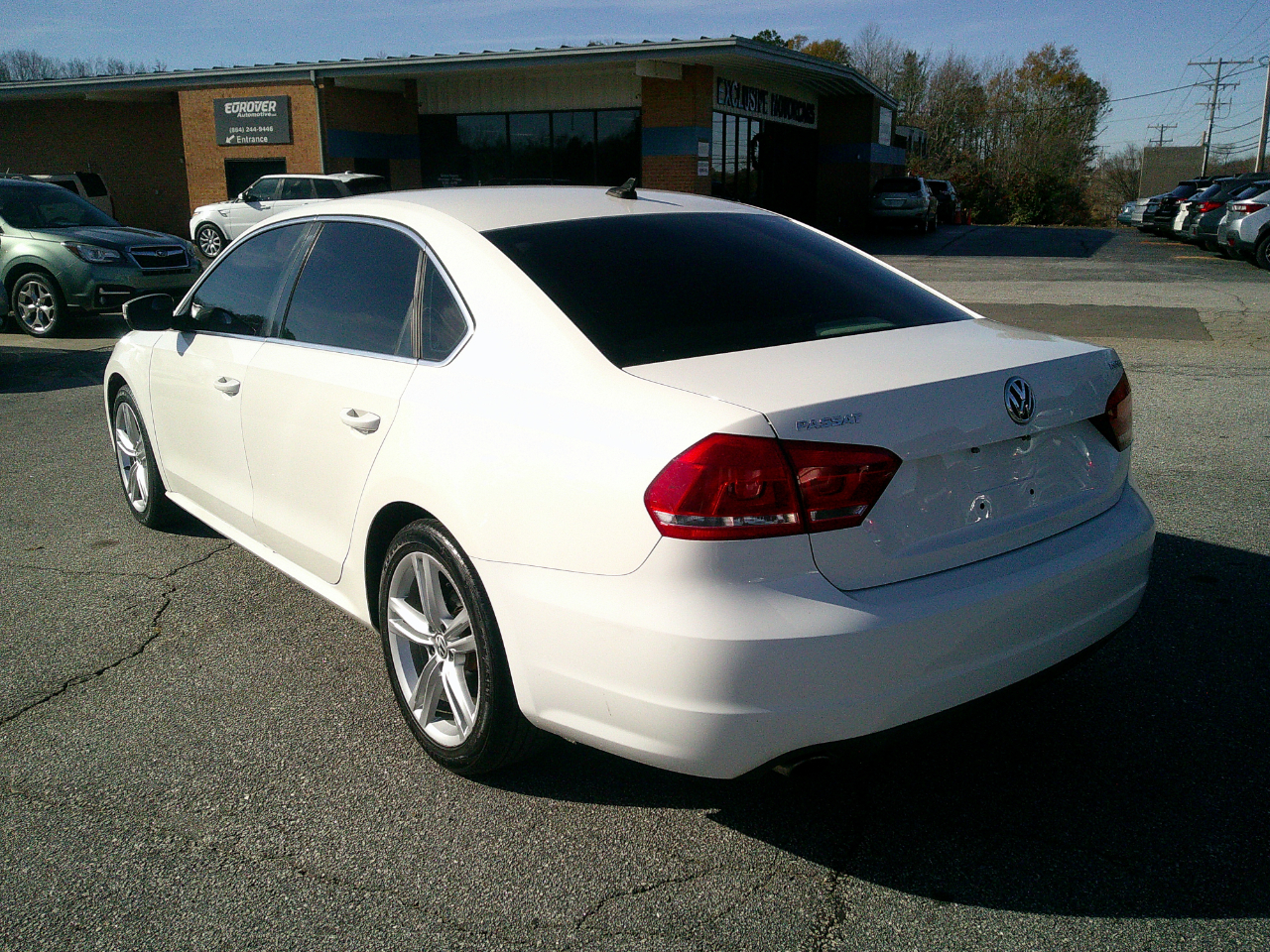 Volkswagen Passat 4dr Sdn 1.8T Auto SE w/Sunroof & Nav 2014