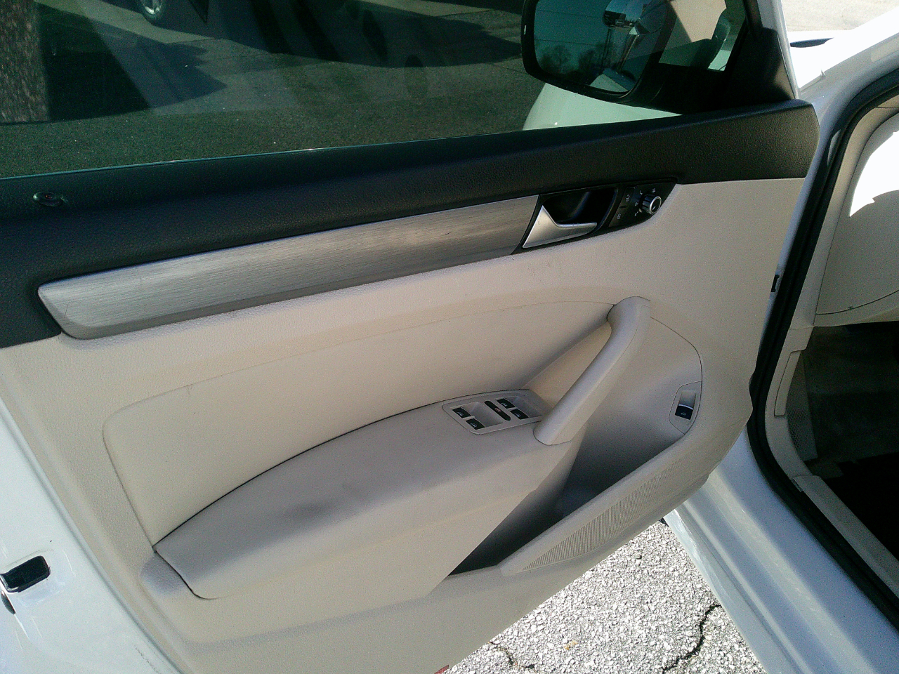 Volkswagen Passat 4dr Sdn 1.8T Auto SE w/Sunroof & Nav 2014