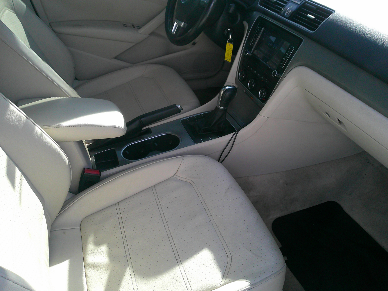 Volkswagen Passat 4dr Sdn 1.8T Auto SE w/Sunroof & Nav 2014