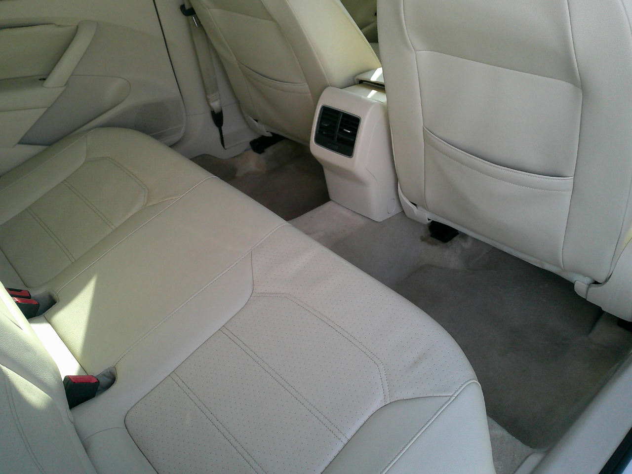 Volkswagen Passat 4dr Sdn 1.8T Auto SE w/Sunroof & Nav 2014