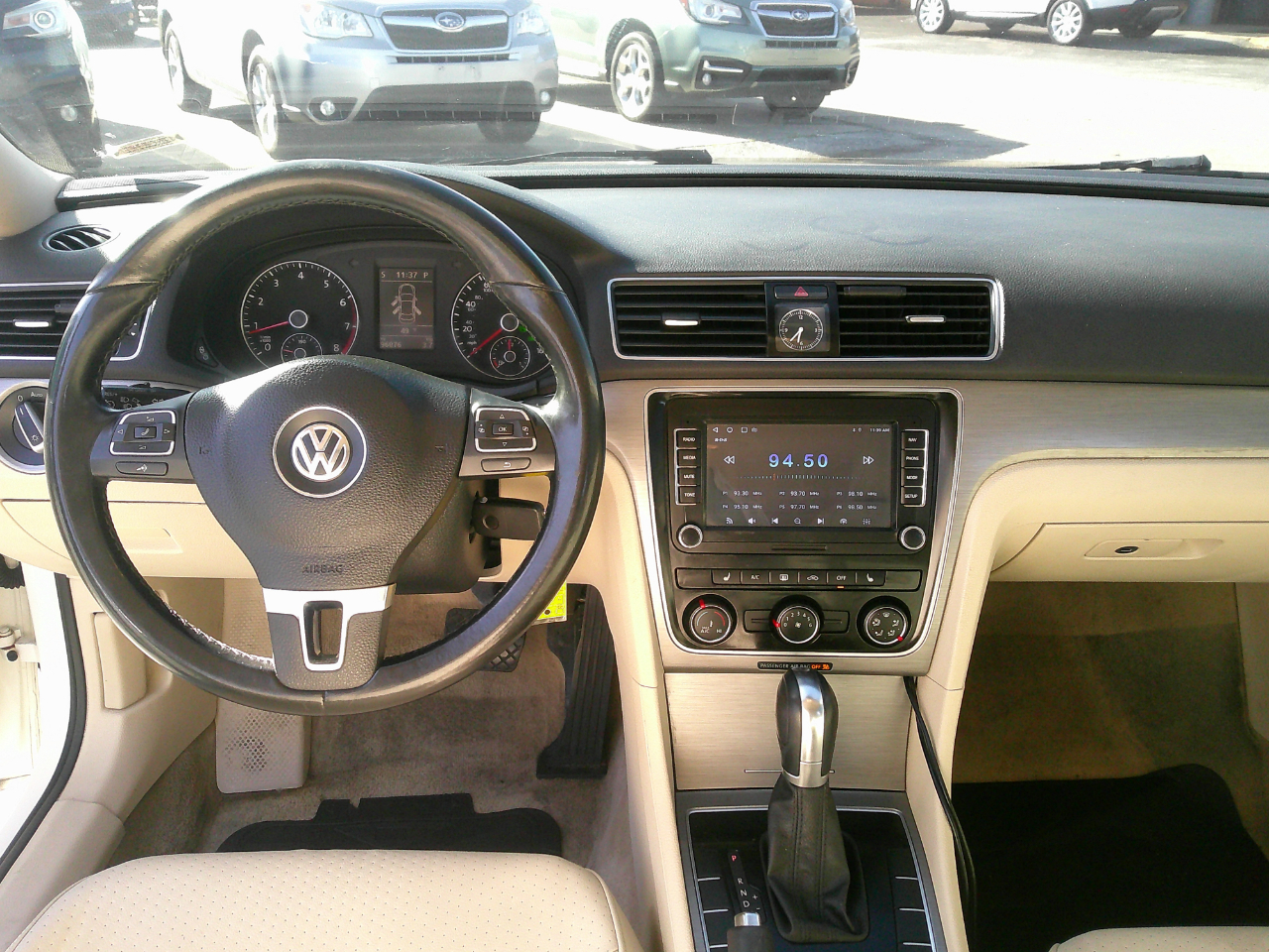 Volkswagen Passat 4dr Sdn 1.8T Auto SE w/Sunroof & Nav 2014