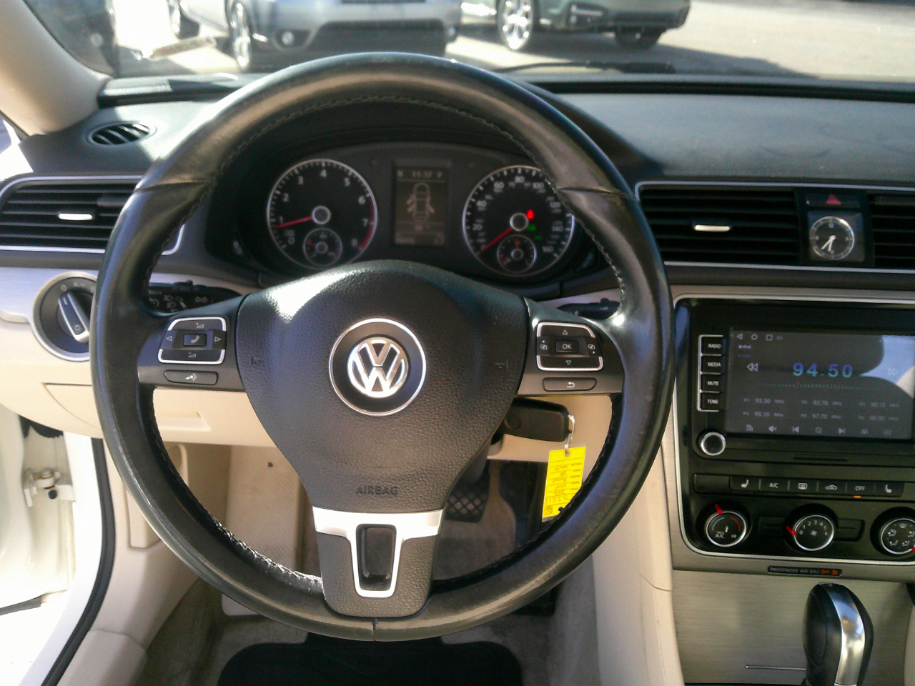 Volkswagen Passat 4dr Sdn 1.8T Auto SE w/Sunroof & Nav 2014