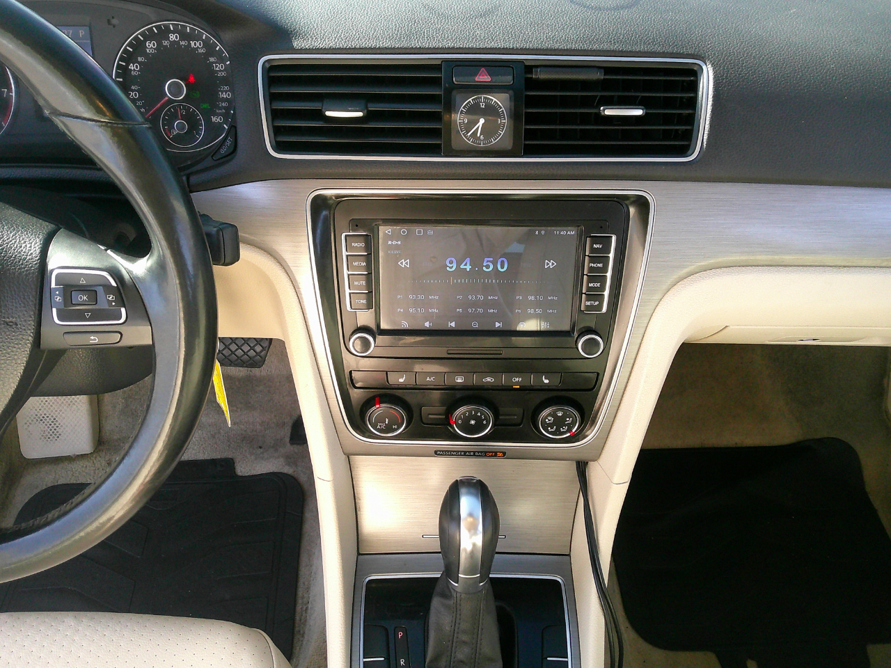 Volkswagen Passat 4dr Sdn 1.8T Auto SE w/Sunroof & Nav 2014