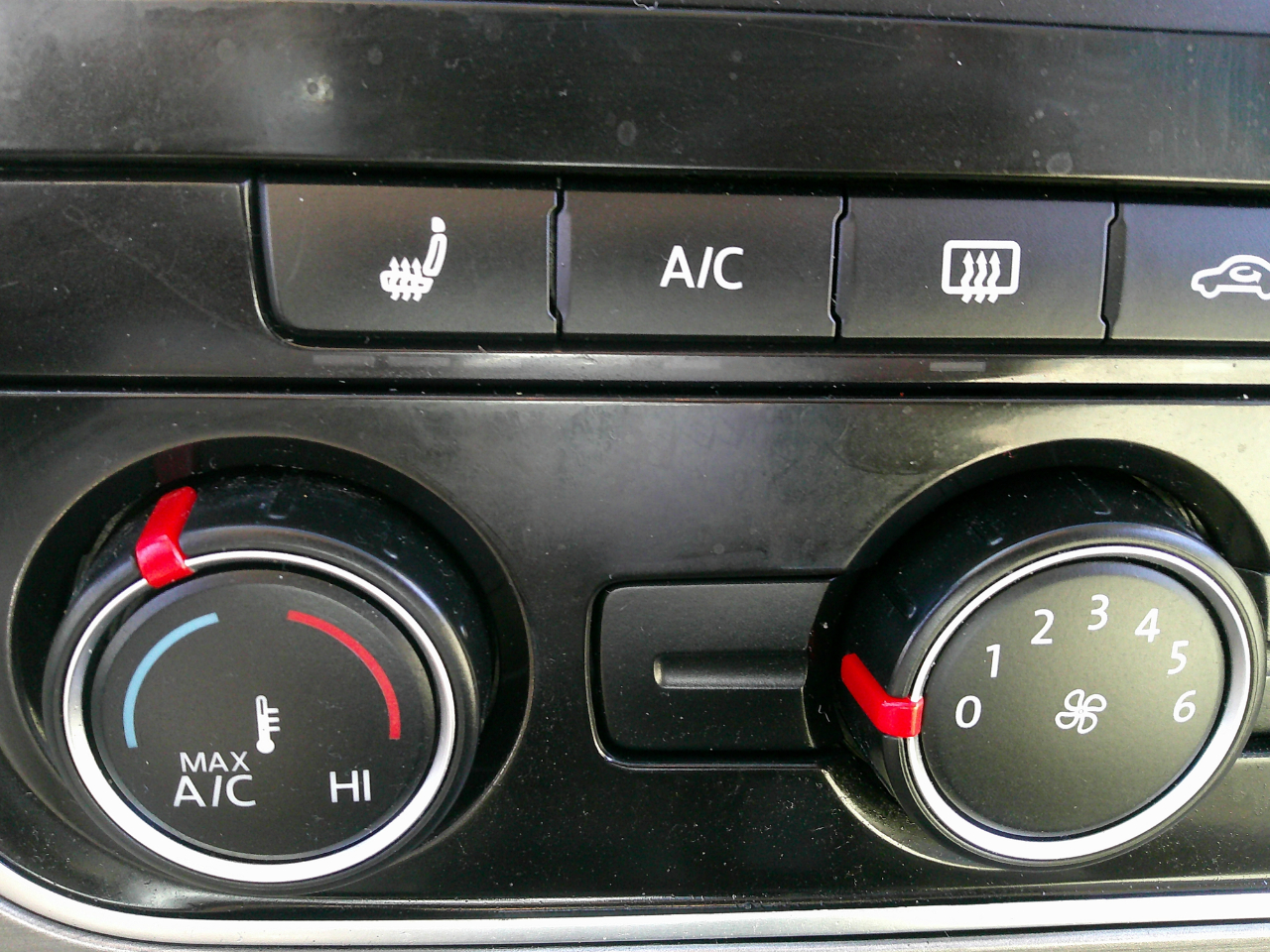 Volkswagen Passat 4dr Sdn 1.8T Auto SE w/Sunroof & Nav 2014