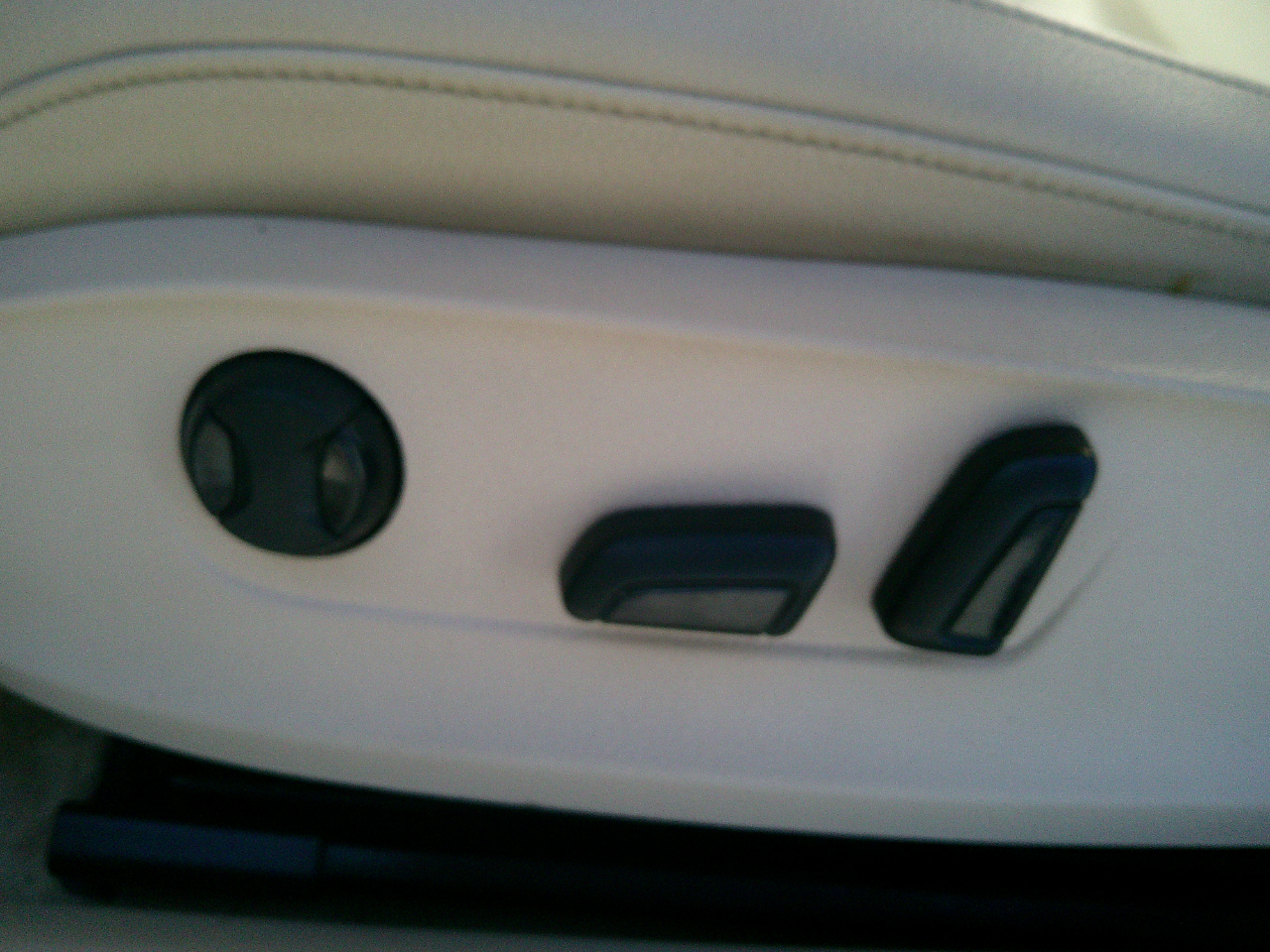 Volkswagen Passat 4dr Sdn 1.8T Auto SE w/Sunroof & Nav 2014