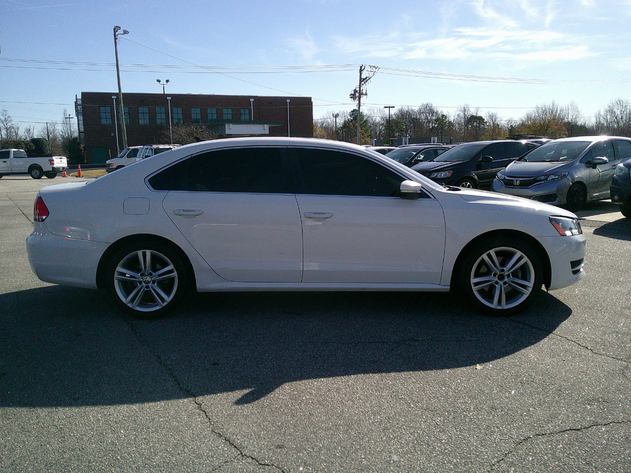 Volkswagen Passat 4dr Sdn 1.8T Auto SE w/Sunroof & Nav 2014