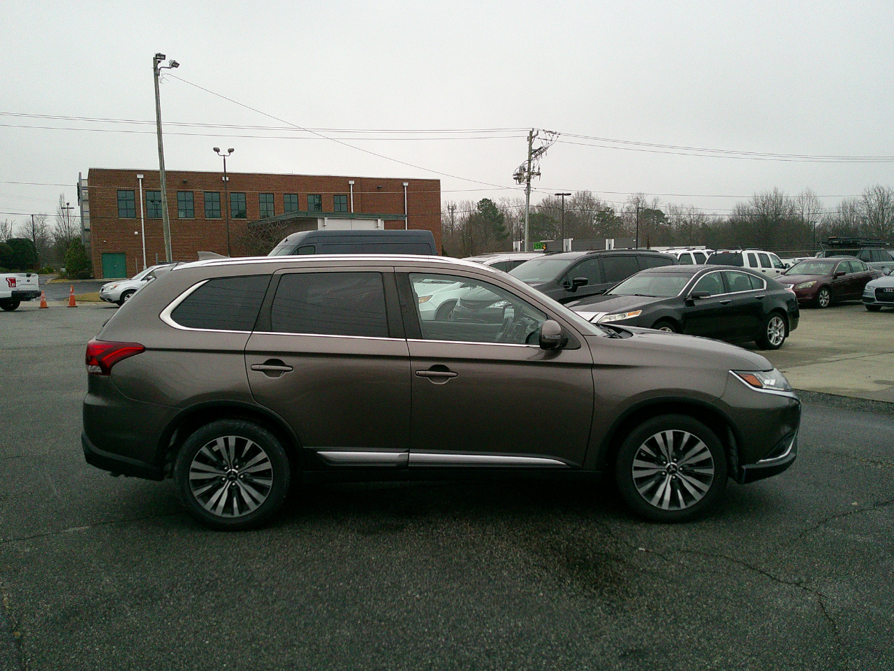 Mitsubishi Outlander SEL FWD 2020