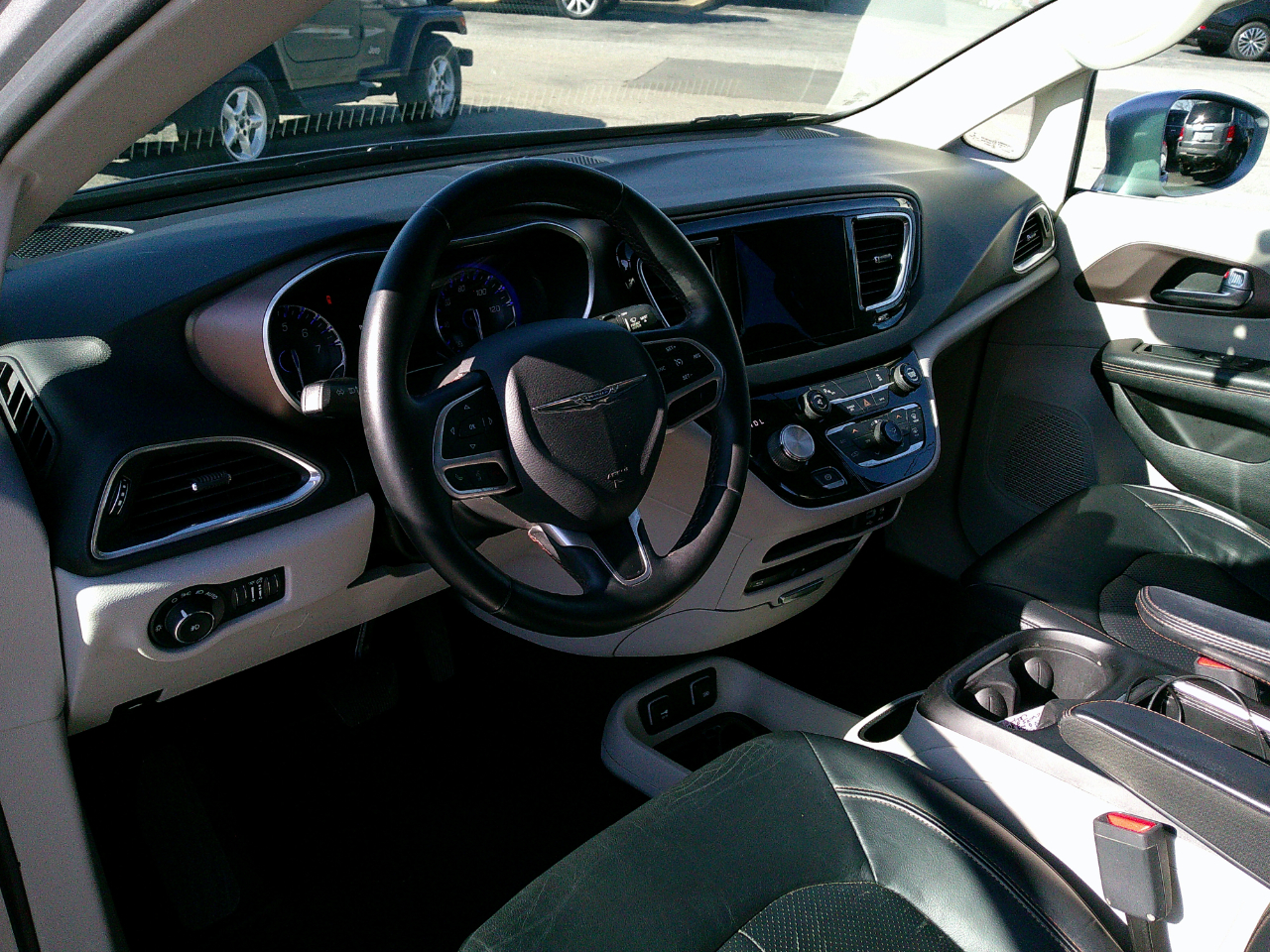 Chrysler Pacifica Touring-L Plus FWD 2017