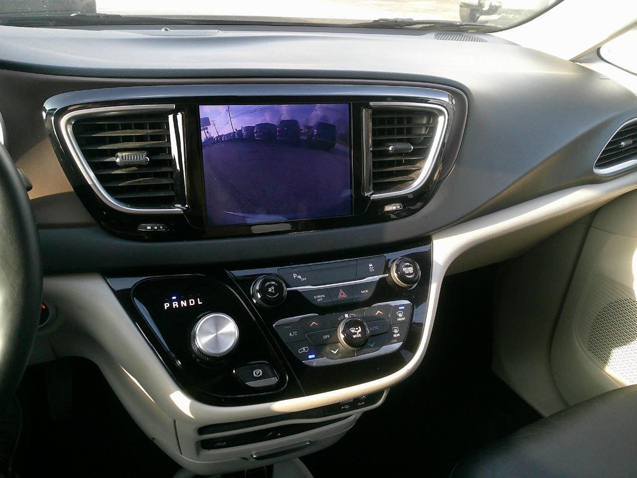 Chrysler Pacifica Touring-L Plus FWD 2017