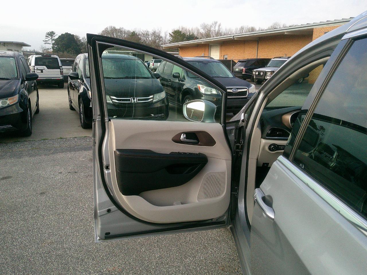 Chrysler Pacifica Touring-L Plus FWD 2017