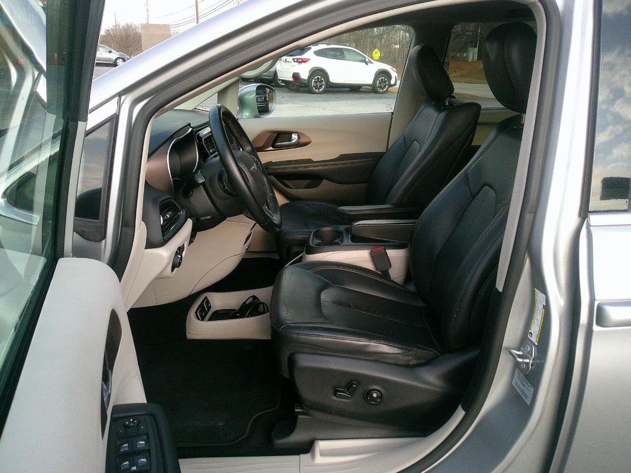 Chrysler Pacifica Touring-L Plus FWD 2017