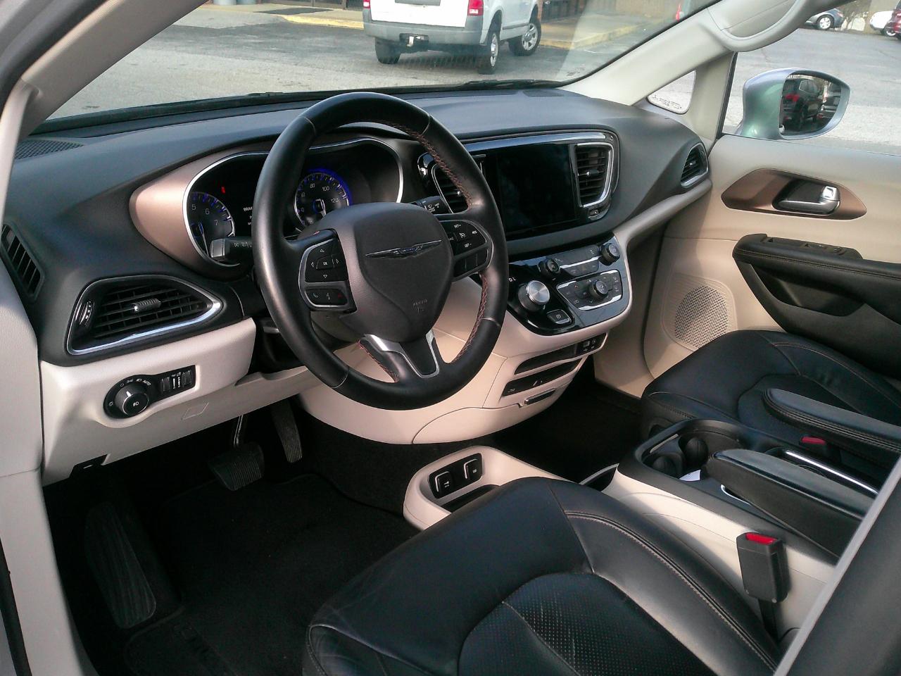 Chrysler Pacifica Touring-L Plus FWD 2017