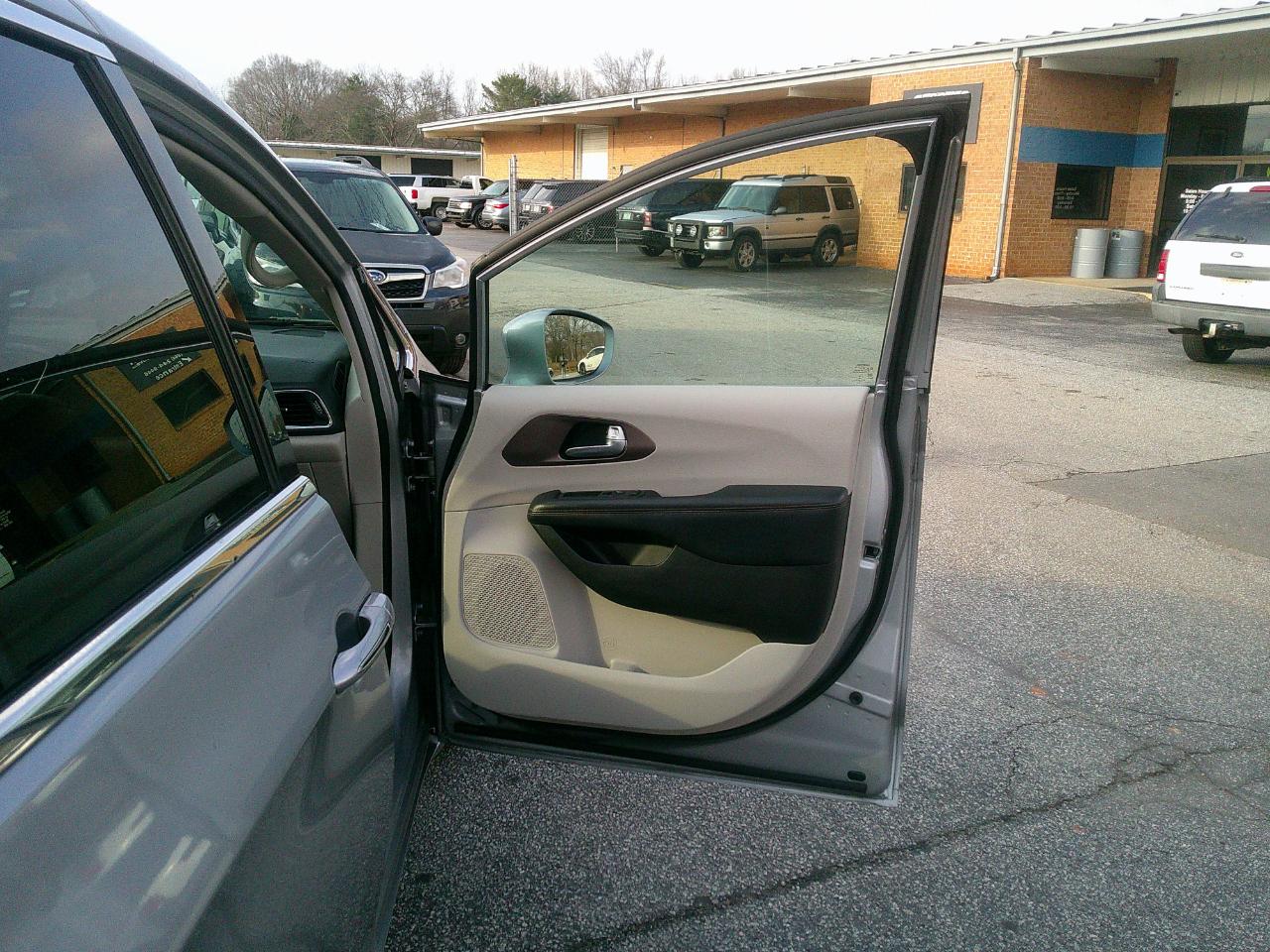 Chrysler Pacifica Touring-L Plus FWD 2017