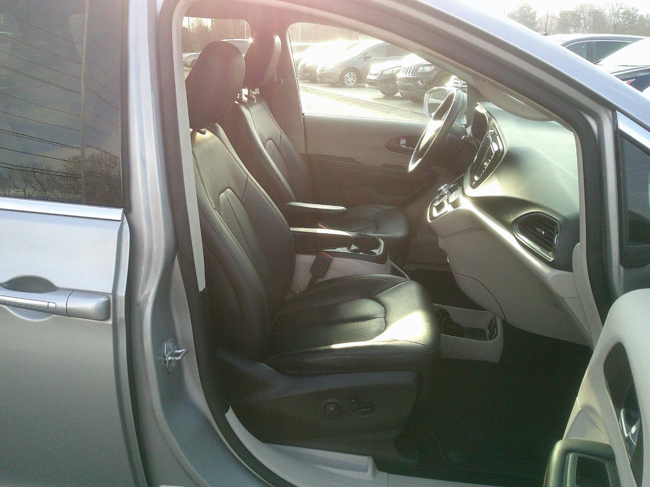 Chrysler Pacifica Touring-L Plus FWD 2017