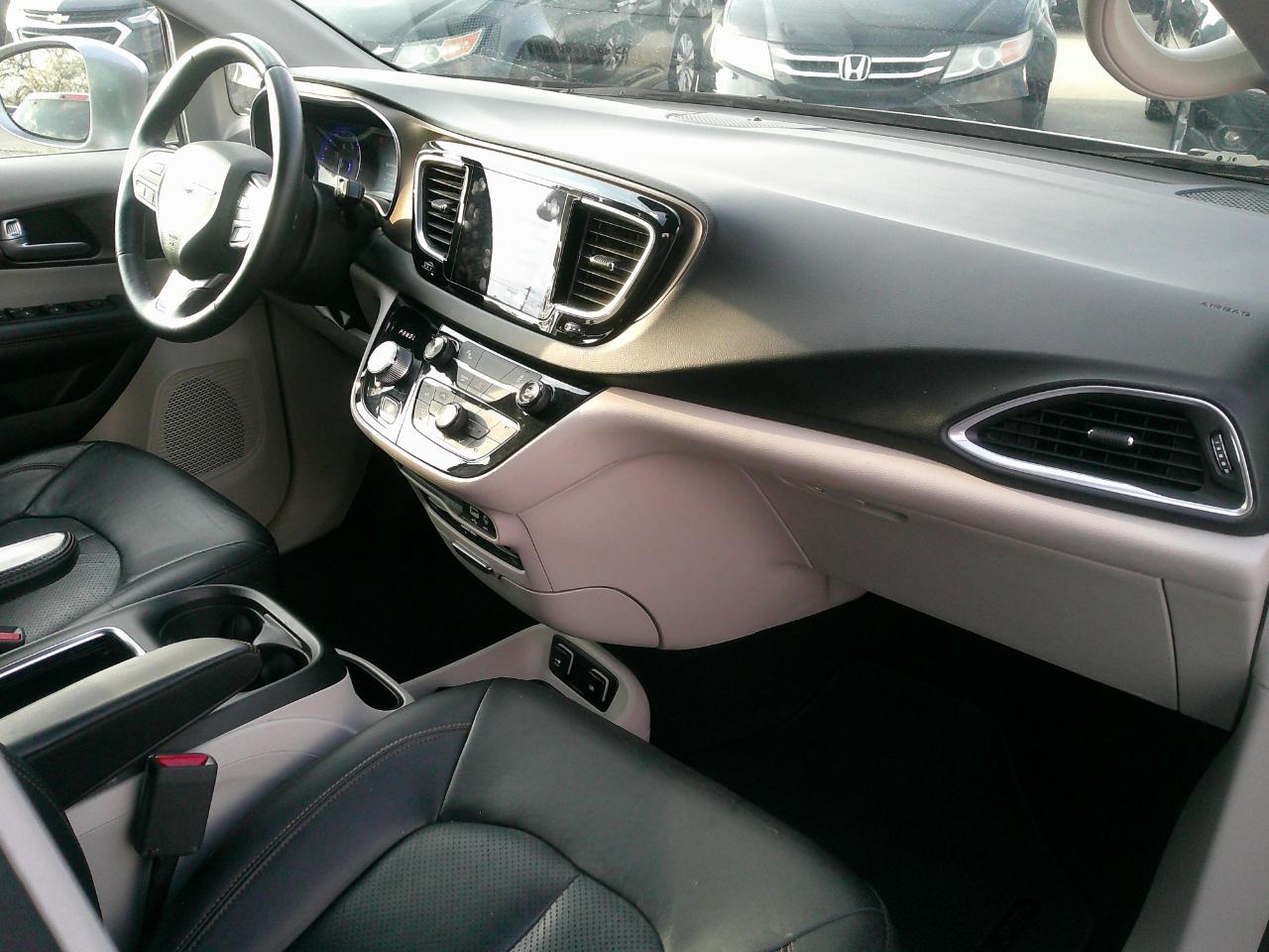 Chrysler Pacifica Touring-L Plus FWD 2017