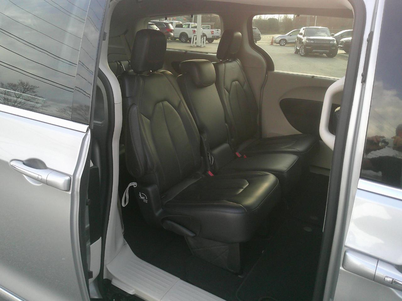 Chrysler Pacifica Touring-L Plus FWD 2017