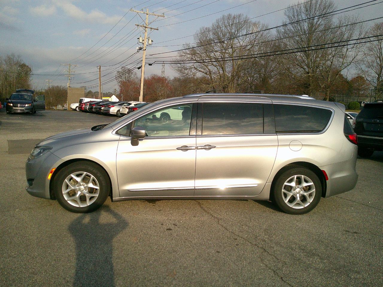 Chrysler Pacifica Touring-L Plus FWD 2017