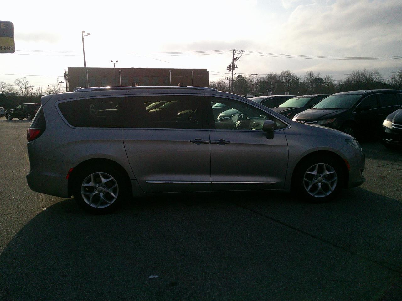 Chrysler Pacifica Touring-L Plus FWD 2017