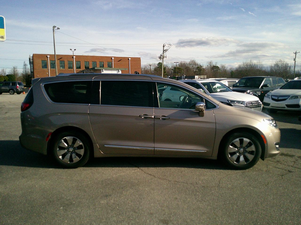 Chrysler Pacifica Hybrid Limited FWD 2018