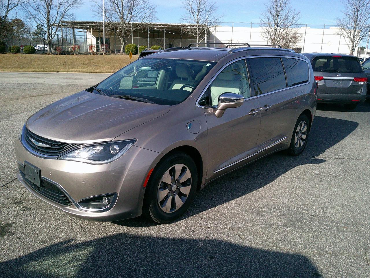 Chrysler Pacifica Hybrid Limited FWD 2018
