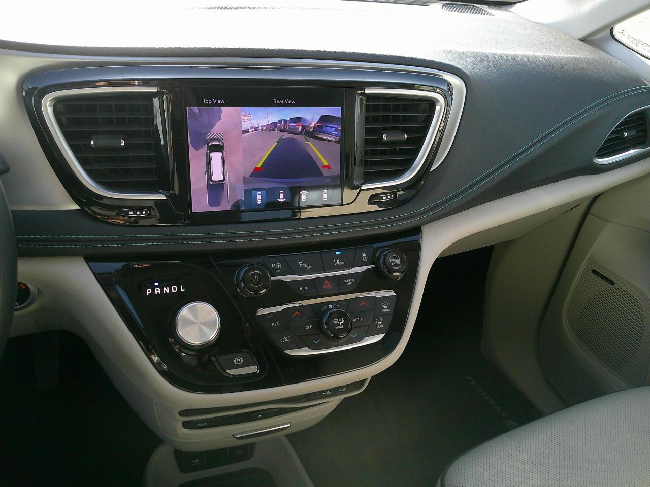 Chrysler Pacifica Hybrid Limited FWD 2018