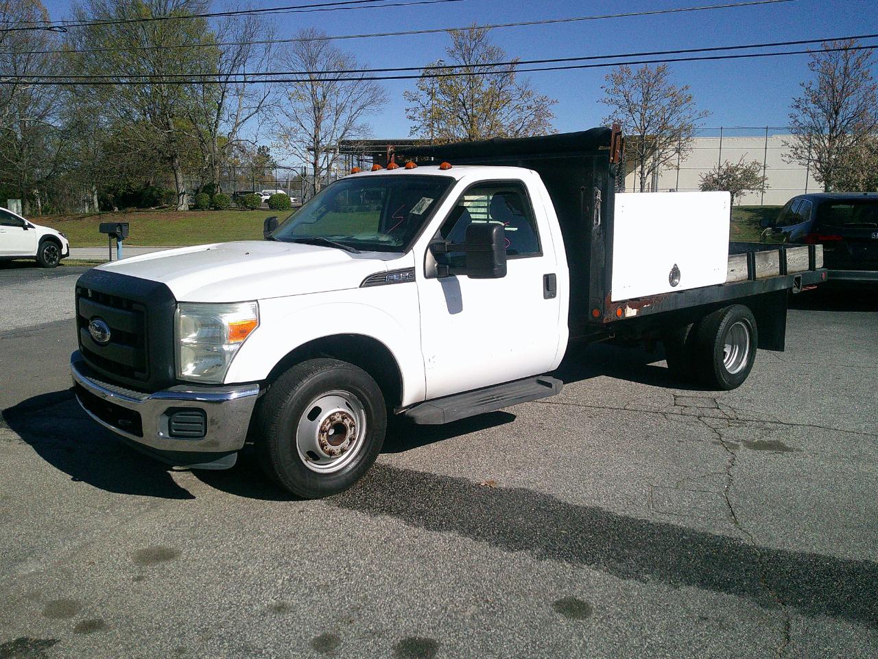 Ford Super Duty F-350 DRW 2WD Reg Cab 141" WB 60" CA XLT 2011