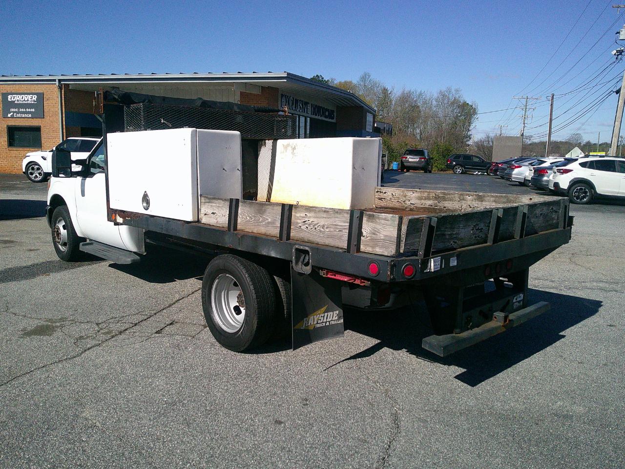 Ford Super Duty F-350 DRW 2WD Reg Cab 141" WB 60" CA XLT 2011