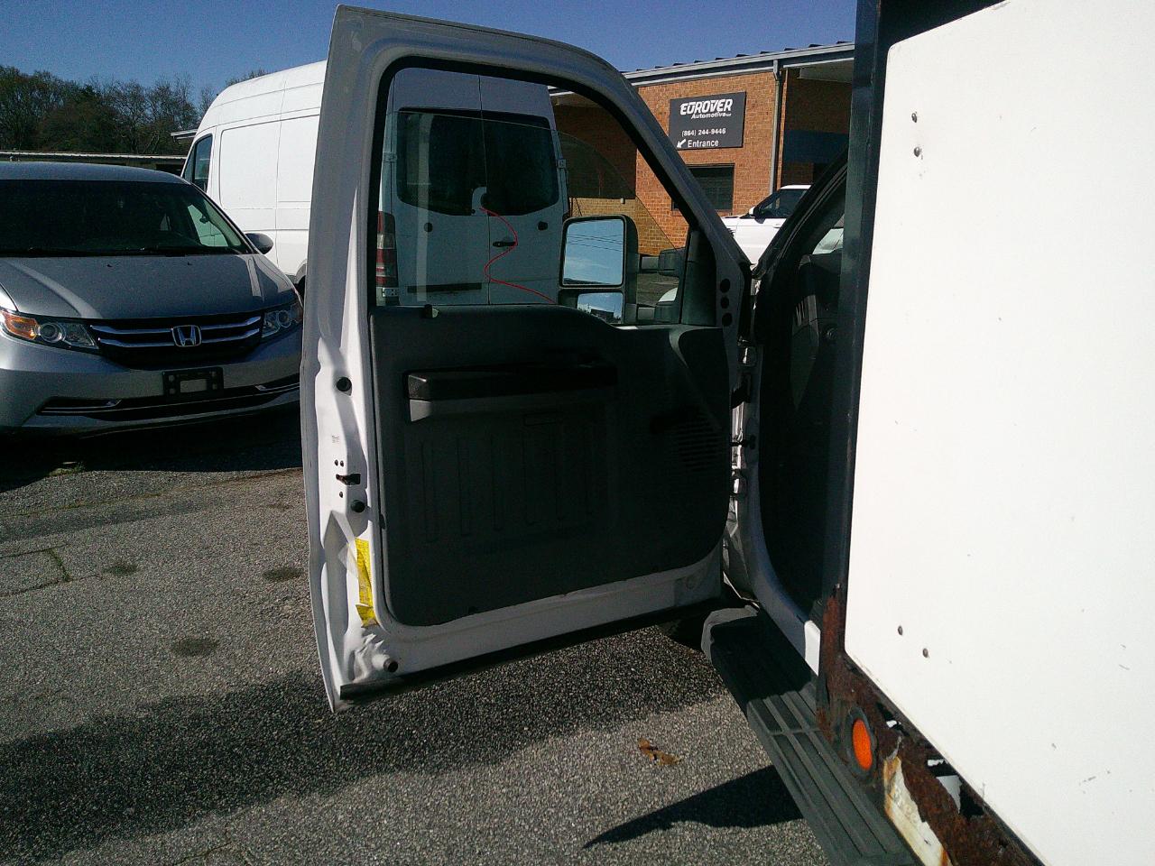 Ford Super Duty F-350 DRW 2WD Reg Cab 141" WB 60" CA XLT 2011