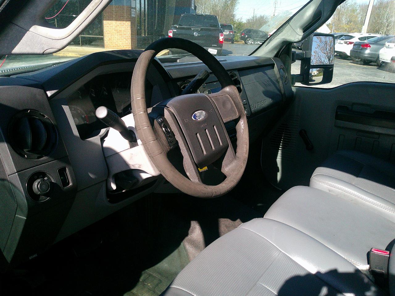 Ford Super Duty F-350 DRW 2WD Reg Cab 141" WB 60" CA XLT 2011