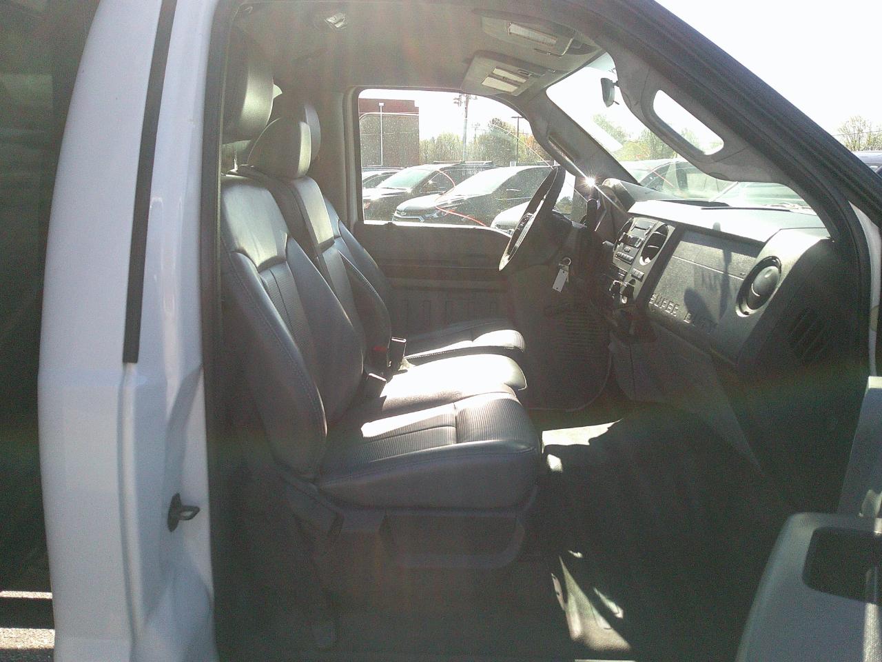 Ford Super Duty F-350 DRW 2WD Reg Cab 141" WB 60" CA XLT 2011