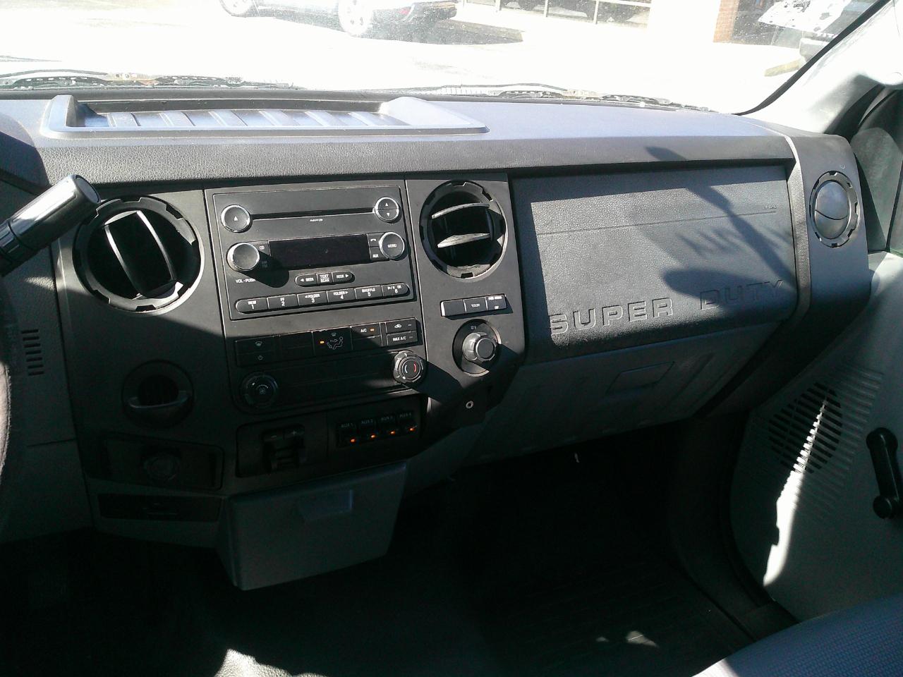 Ford Super Duty F-350 DRW 2WD Reg Cab 141" WB 60" CA XLT 2011