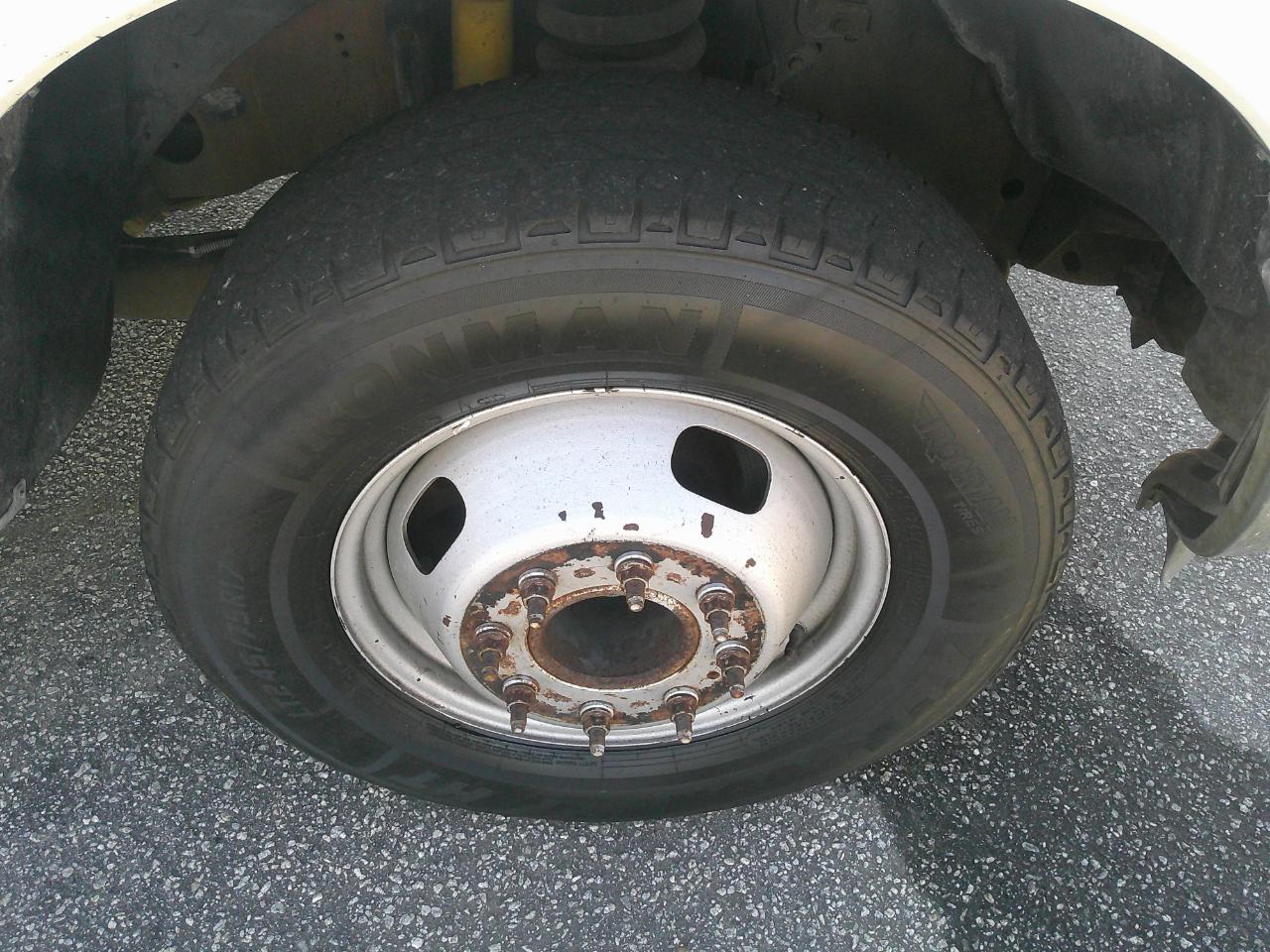 Ford Super Duty F-350 DRW 2WD Reg Cab 141" WB 60" CA XLT 2011