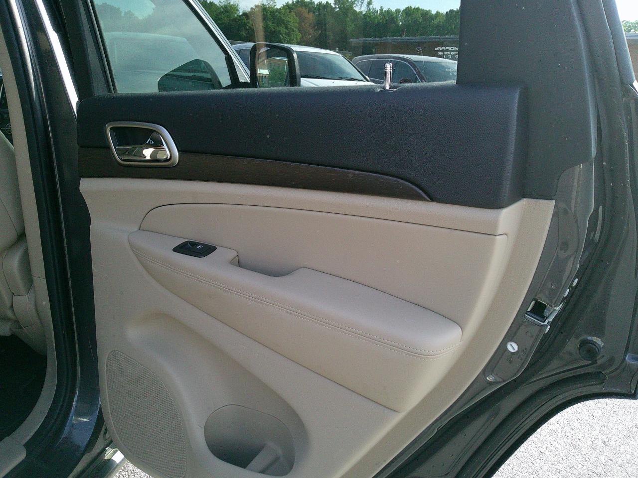 Jeep Grand Cherokee RWD 4dr Laredo 2015