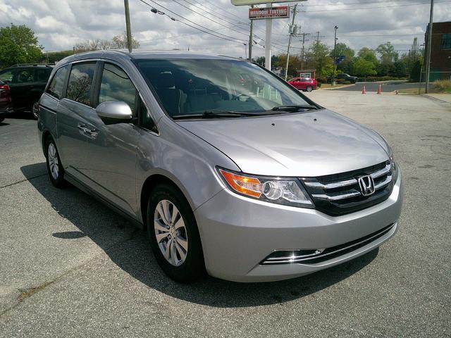 Gray 2016 Honda Odyssey SE FWD Minivan Front-Wheel Drive Automatic