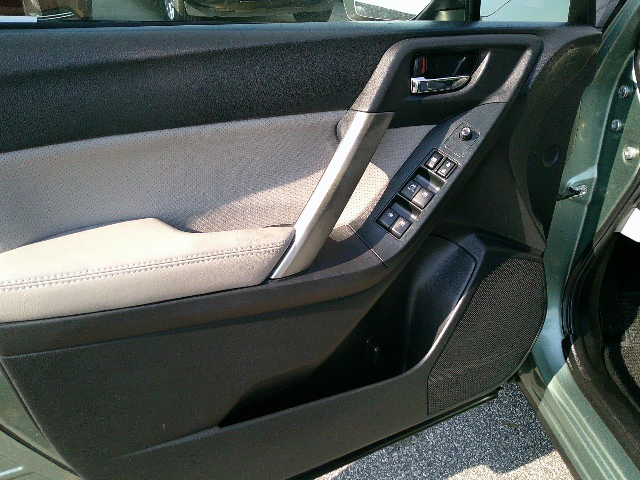 Subaru Forester 4dr CVT 2.5i Limited PZEV 2016