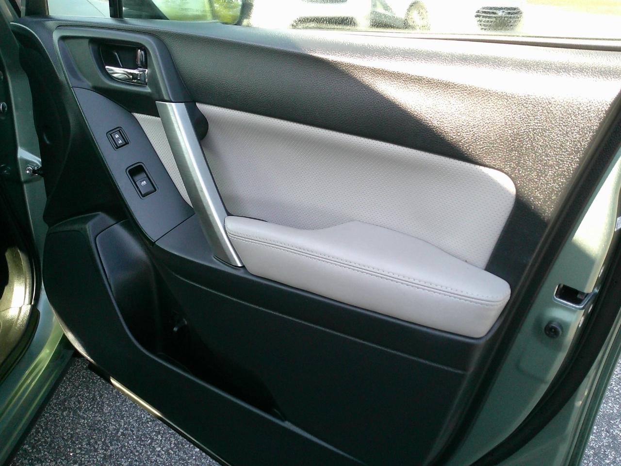 Subaru Forester 4dr CVT 2.5i Limited PZEV 2016