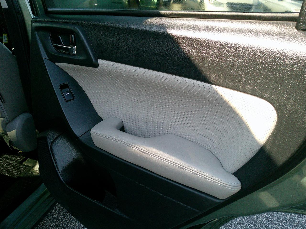 Subaru Forester 4dr CVT 2.5i Limited PZEV 2016