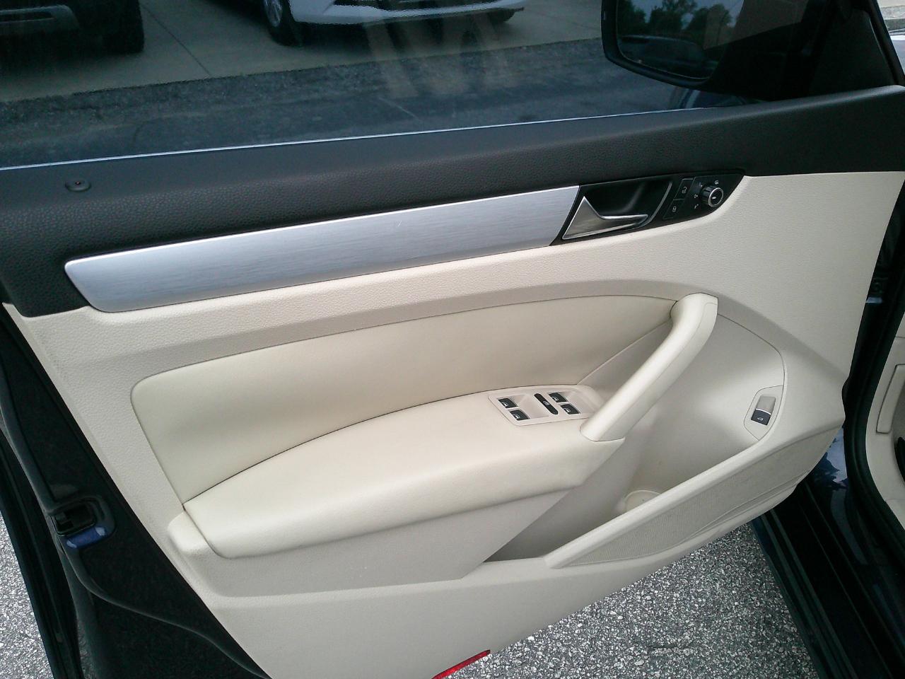 Volkswagen Passat 4dr Sdn 2.5L Auto SE 2013