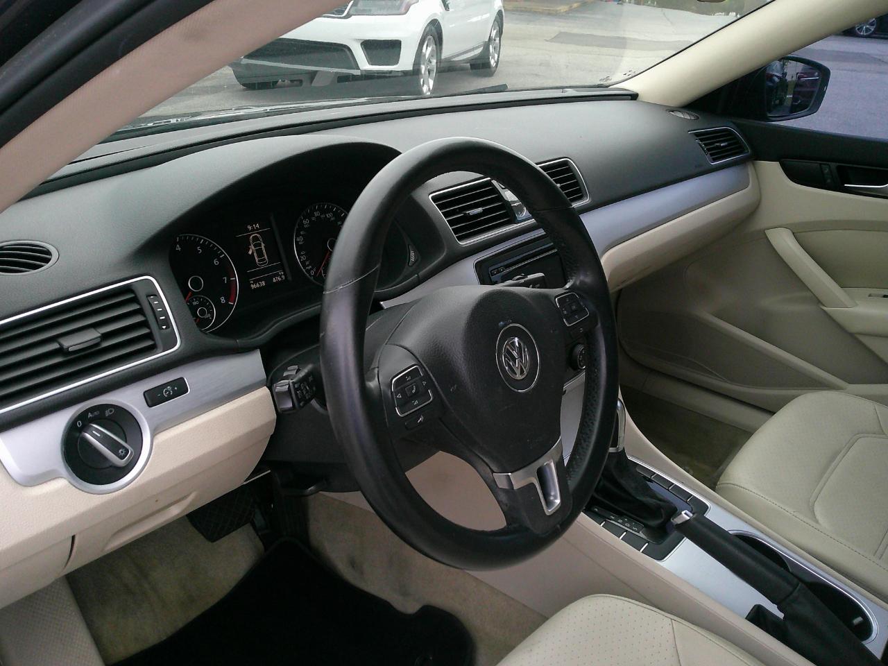 Volkswagen Passat 4dr Sdn 2.5L Auto SE 2013