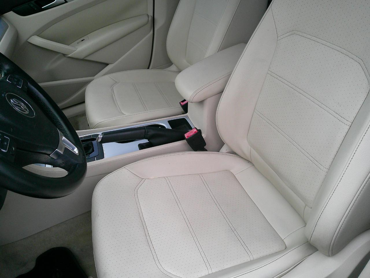 Volkswagen Passat 4dr Sdn 2.5L Auto SE 2013