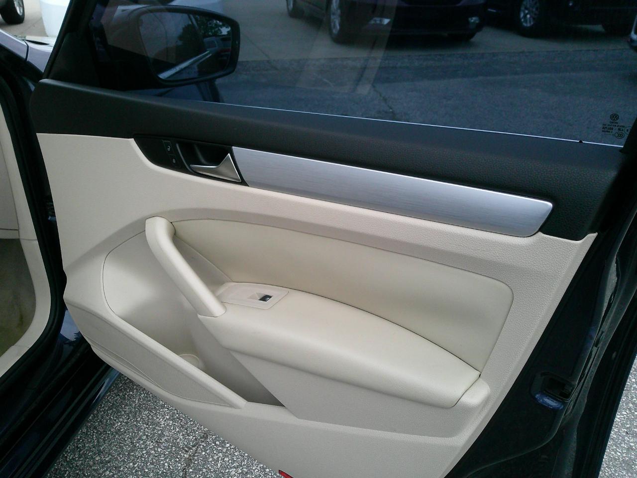 Volkswagen Passat 4dr Sdn 2.5L Auto SE 2013