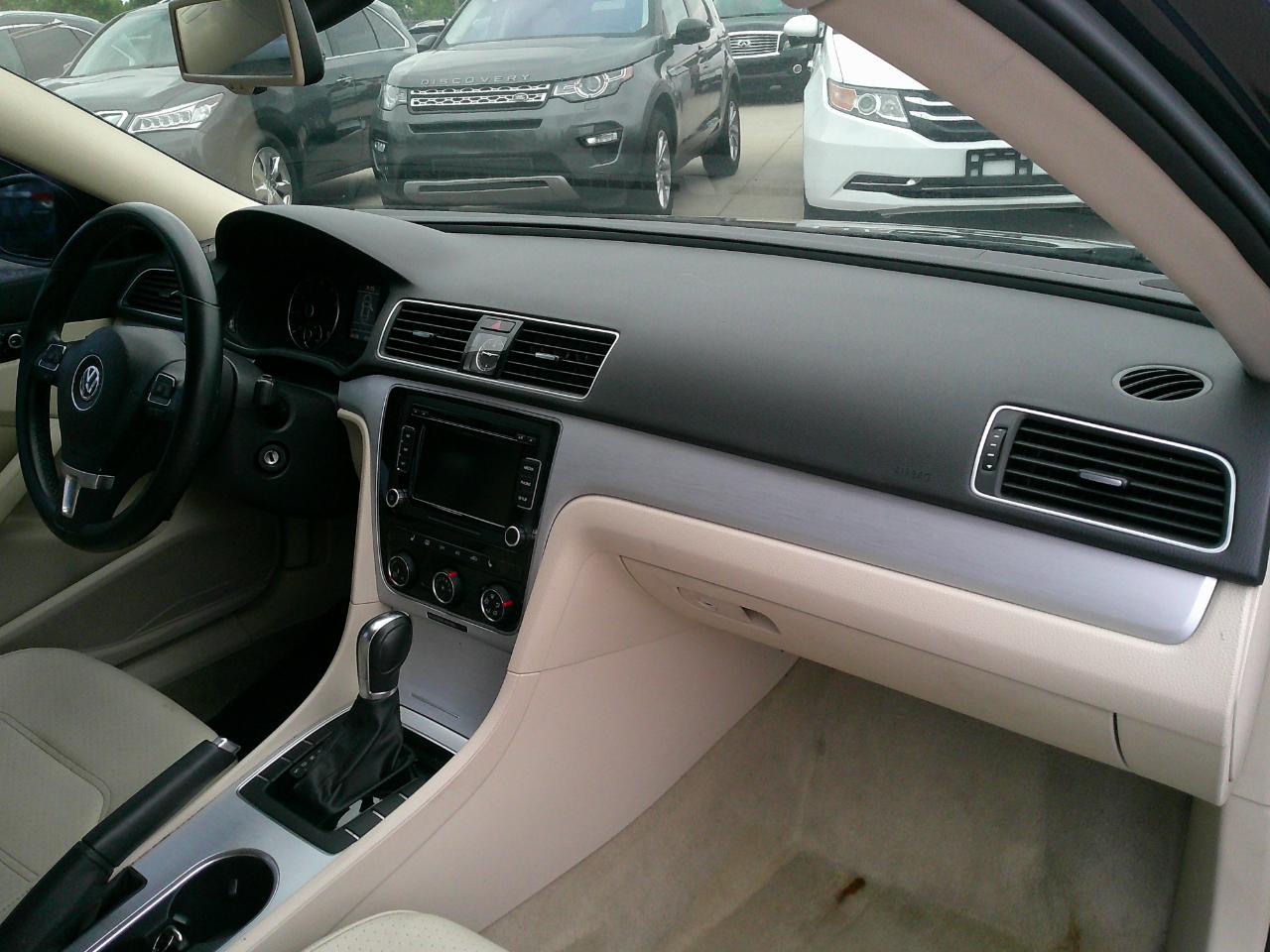 Volkswagen Passat 4dr Sdn 2.5L Auto SE 2013
