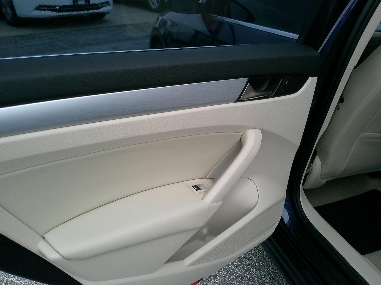 Volkswagen Passat 4dr Sdn 2.5L Auto SE 2013